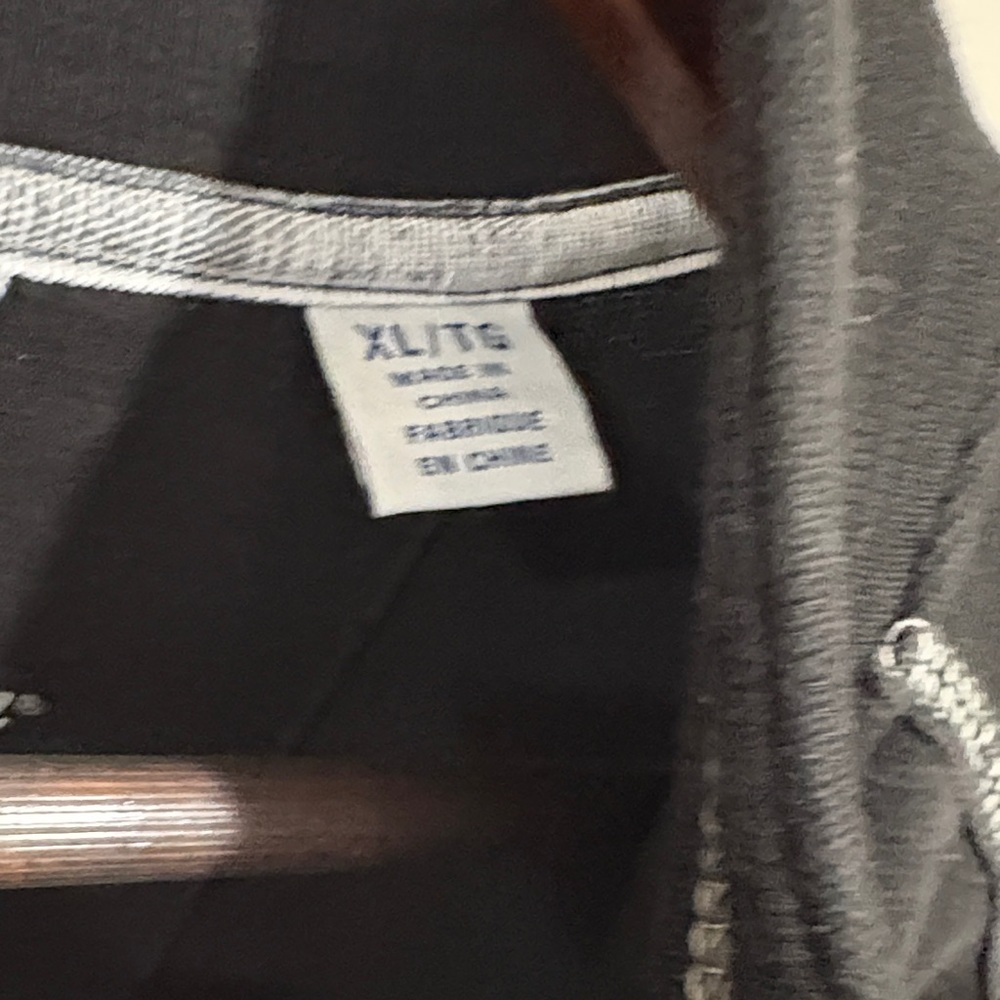 Mens Tommy Bahama Black Zip-Up - Picture 2 of 5